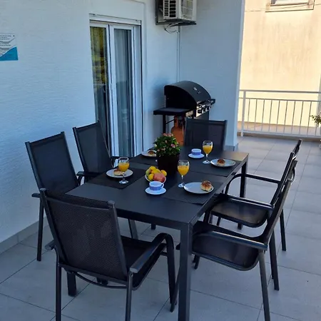 Mirta Apartment